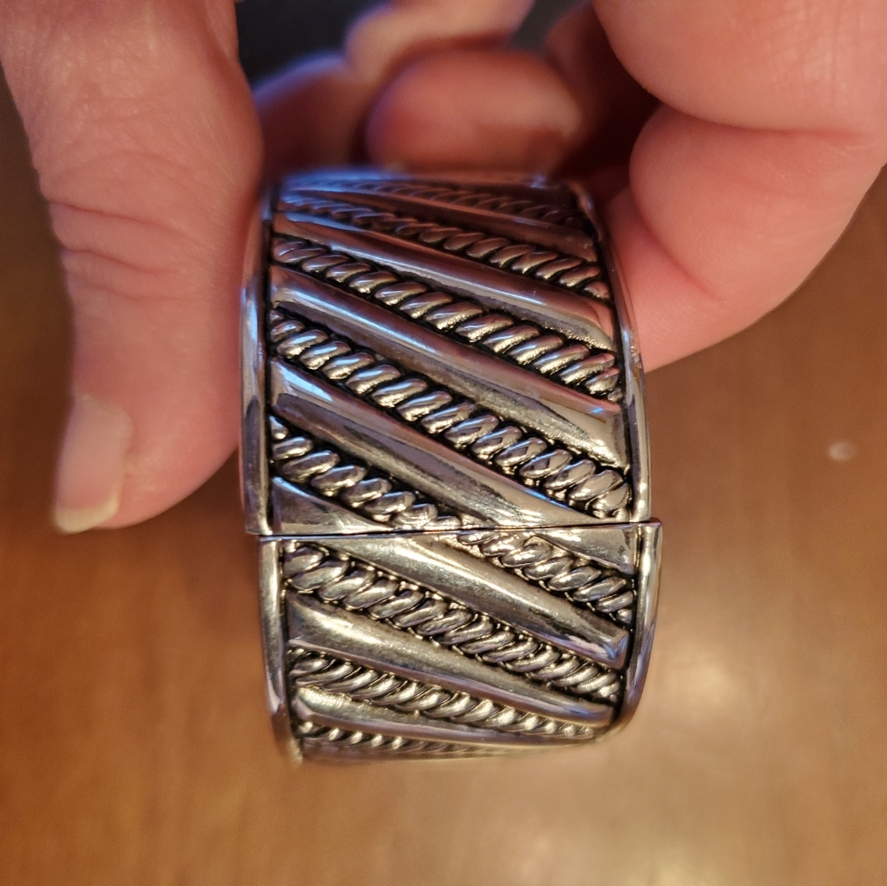 Premier Designs 7" Silver Tone Ropes & Rails Hinged Bracelet - Picture 4 of 8